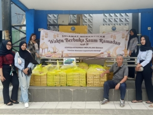 Berbagi Takjil di Balikpapan: Dari Wartawan Legend ke Warga, Semangat Berbagi Tak Pernah Padam