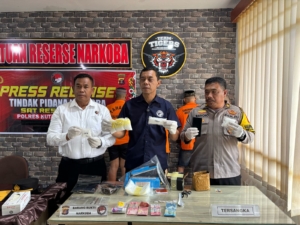 Polres Kukar: Jaringan Narkoba di Kukar Masih Aktif Polres Kukar Berhasil Mengamankan 4 Tersangka