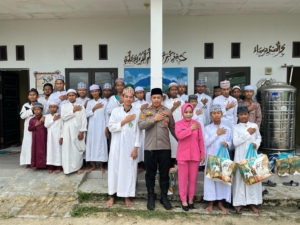 Polsek Muara Jawa dan Bhayangkari Beri Bantuan Kebutuhan Pokok Murah