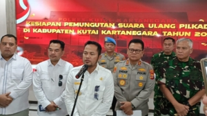 Pangdam VI/Mulawarman dan Forkopimda Kaltim Tinjau TPS, Pastikan PSU Pilkada Kukar Berjalan Aman dan Tertib