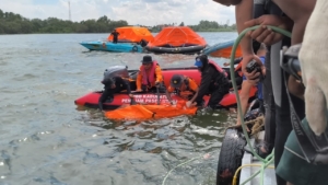Penyelaman Berhasil, Satu Korban Ferry Tenggelam Dievakuasi dari Kedalaman 20 Meter