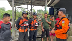 Terseret Banjir Saat Bermain di Teras, Bocah 2 Tahun Masih Dicari Tim SAR