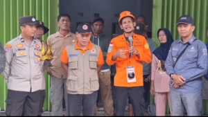 Tragedi Longsor: Tim SAR Terus Lakukan Evakuasi