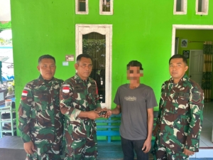 Penyerahan Senjata Api Ilegal di Nunukan, Satgas Pamtas Yonarmed 11/GG Kostrad Berhasil Mengamankan Senjata