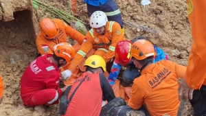 Tanah Longsor di Samarinda, 2 Orang Ditemukan Meninggal dan 2 Masih Dalam Pencarian