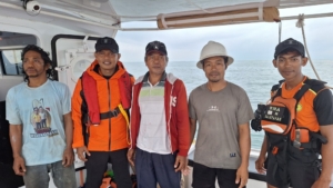 Basarnas Balikpapan Selamatkan 3 Pemancing yang Terombang-ambing di Perairan Sepinggan