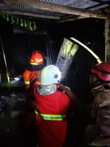 Satu Rumah di Sanga-Sanga Ludes Dilalap Api, Jalan Rusak Hambat Proses Pemadaman