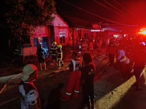 Kebakaran Bukit Biru Melahap Dua Bangunan Menjadi Arang