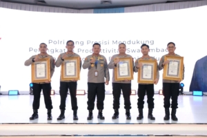 Kapolri Beri Penghargaan Pelayanan Prima kepada Polres Kutai Timur, AKBP Chandra: Ini Bukan Hanya Hasil Kerja Keras Kami