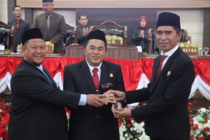 Resmi, Ahmad Yani Pimpin DPRD Kutai Kartanegara