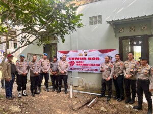 Sinergitas Polri dan Masyarakat, Polresta Samarinda Salurkan Bantuan Sumur Bor