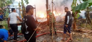 Kolaborasi Babinsa, Damkar, dan Warga Berhasil Padamkan Api Tanpa Korban Jiwa