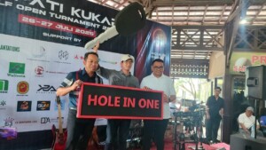 Satu Pukulan, Satu Fortuner, Dan Seribu Sorakan, Bupati Kukar Golf Tournament 2025 Penuh Kejutan 
