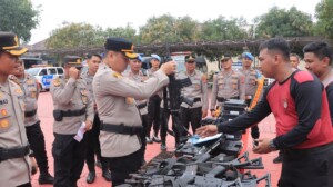 Pastikan Siap Pakai dan Aman, Polres Kutim Lakukan Pemeriksaan Senpi Internal