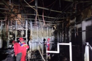 Big Mall Samarinda Dilanda Kebakaran, Polisi Sterilkan Lokasi Kebakaran Big Mall