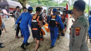Duka di Perairan Ujoh Halang, Tujuh Korban Kapal Ferry Ditemukan Tak Bernyawa