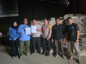 Kapolsek Loa Kulu Kawal Distribusi Jagung Petani Hingga Gudang Bulog, Jamin Kualitas dan Serapan Hasil Panen