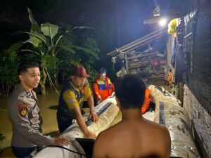 Sungai Meluap, Ratusan KK di Karangan Dalam dan Karangan Seberang Terisolasi Banjir