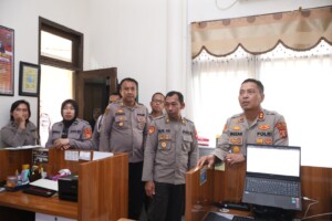 Pastikan Operasional Berjalan Baik, Kapolres Kutim Sisir Ruangan dan Pelayanan Publik