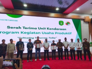 Penyerahan 6 Mobil Tandai Realisasi Plasma Produktif di Kembang Janggut