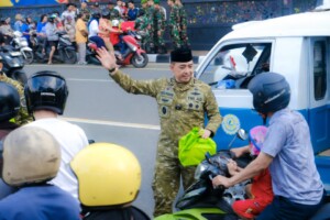 Sentuhan Ramadan Pangdam VI/Mulawarman, Hadirkan Senyum Anak Yatim dan Pengguna Jalan