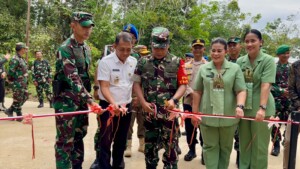 Danrem 091/ASN Tinjau dan Resmikan Jalan Hasil Program TMMD di Kutai Barat