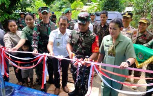 Tangis Bahagia Keluarga Herwanto, Rumah Baru dari TMMD Diresmikan Danrem 091/ASN